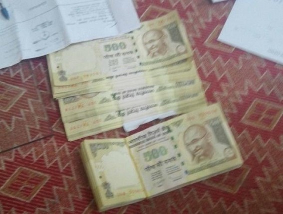 Police Seized 92,000 fake currency notes from two youths Police Seized 92,000 fake currency notes from two youths